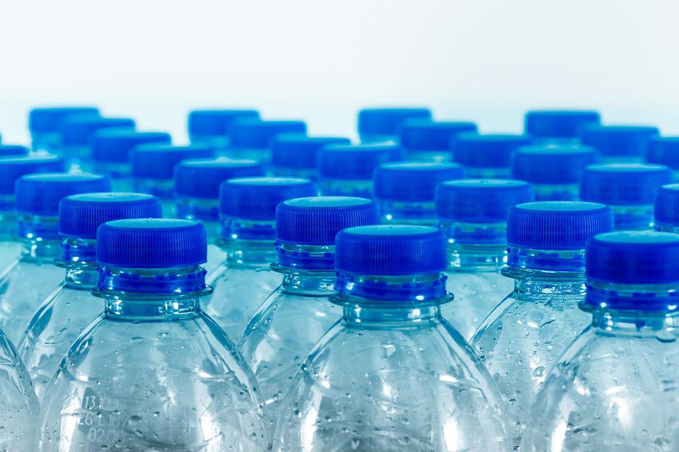 plastové lahve